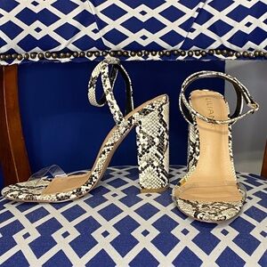 Black off white snake skin ankle strap chunky heels with clear toe strap Sz 10